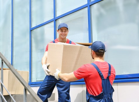 Van loading boxes for a transparent local moving quote